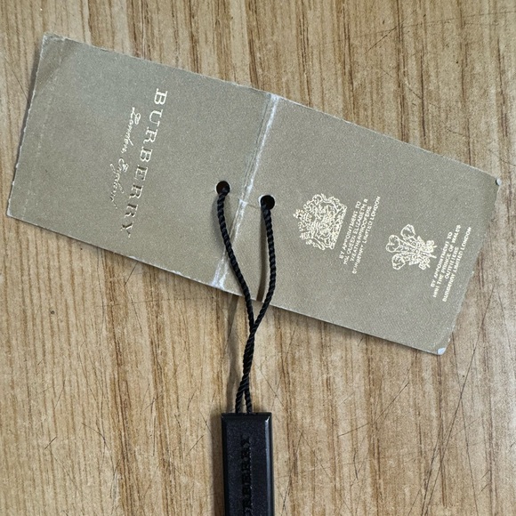 Burberry zip around wallet - Picture 6 of 9